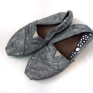 Toms silver metallic fabric shoes size 9 grey flats